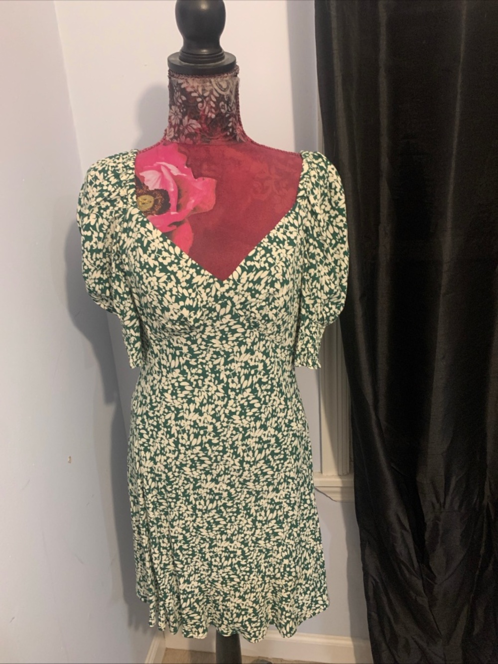 Madewell Green/White V neck dress size 4 sweetheart V neckline